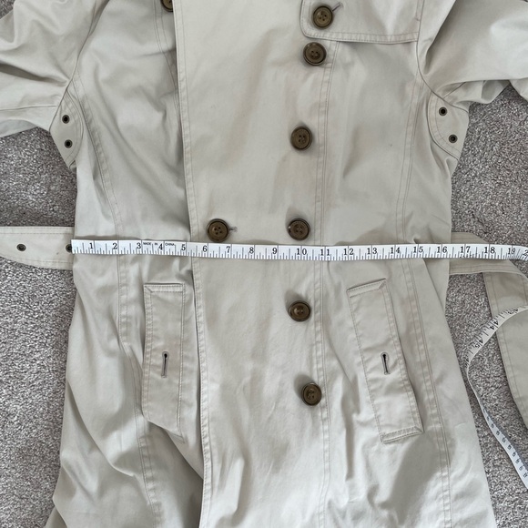 Burberry Light Tan Trench Coat - Picture 16 of 16
